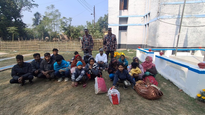 গোমস্তাপুর সীমান্তে অবৈধ অনুপ্রবেশকারী আরও ৫ বাংলাদেশী আটক